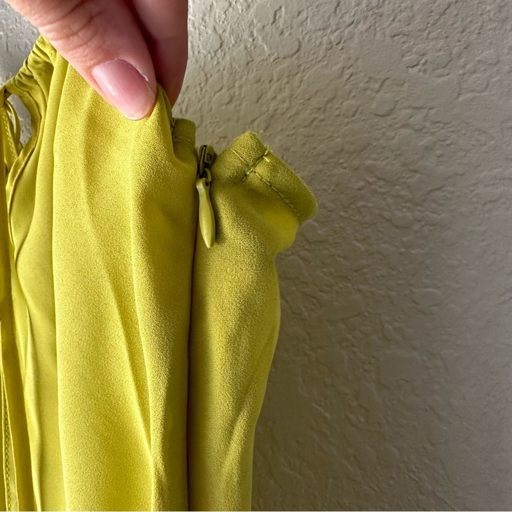 FOREVER 21 medium lime green women’s dress. Side zipper and adjustable straps. - Picture 5 of 8